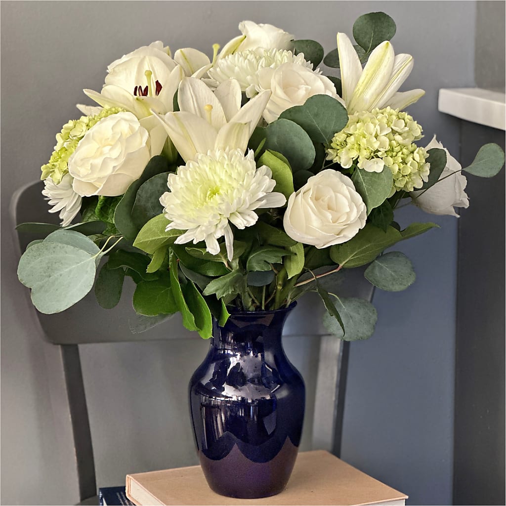 Snowy Dreams Bouquet –  J Flowers, Tipp City OH